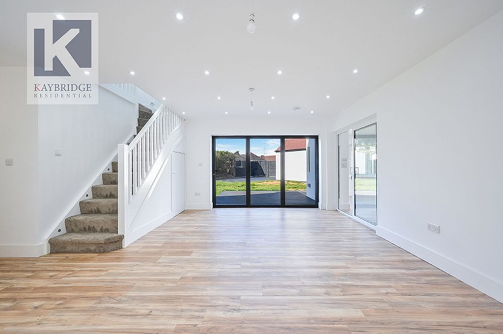 Property photo 2 of 20 Derek Avenue, Epsom