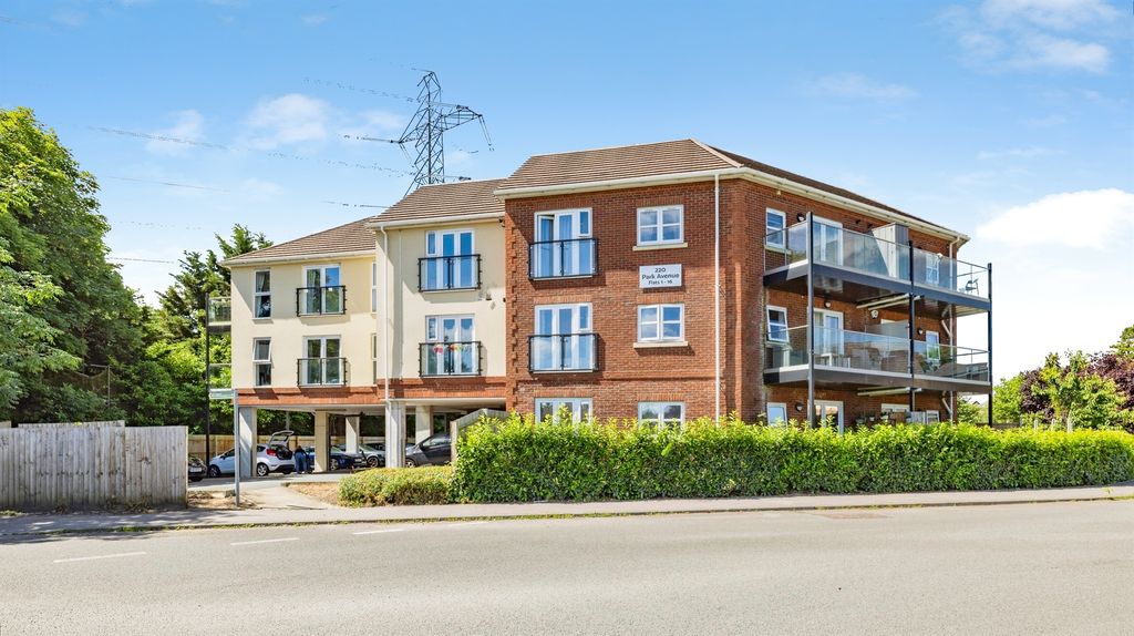 Property photo 1 of 17