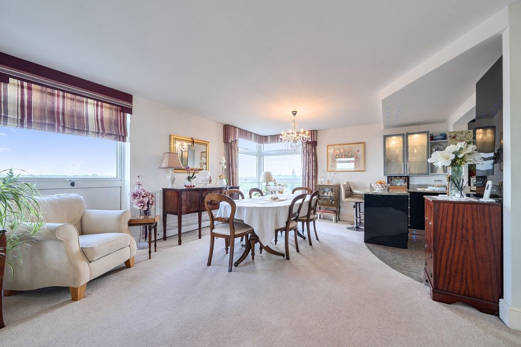 Property photo 3 of 17 1459027-10-6A04Af...