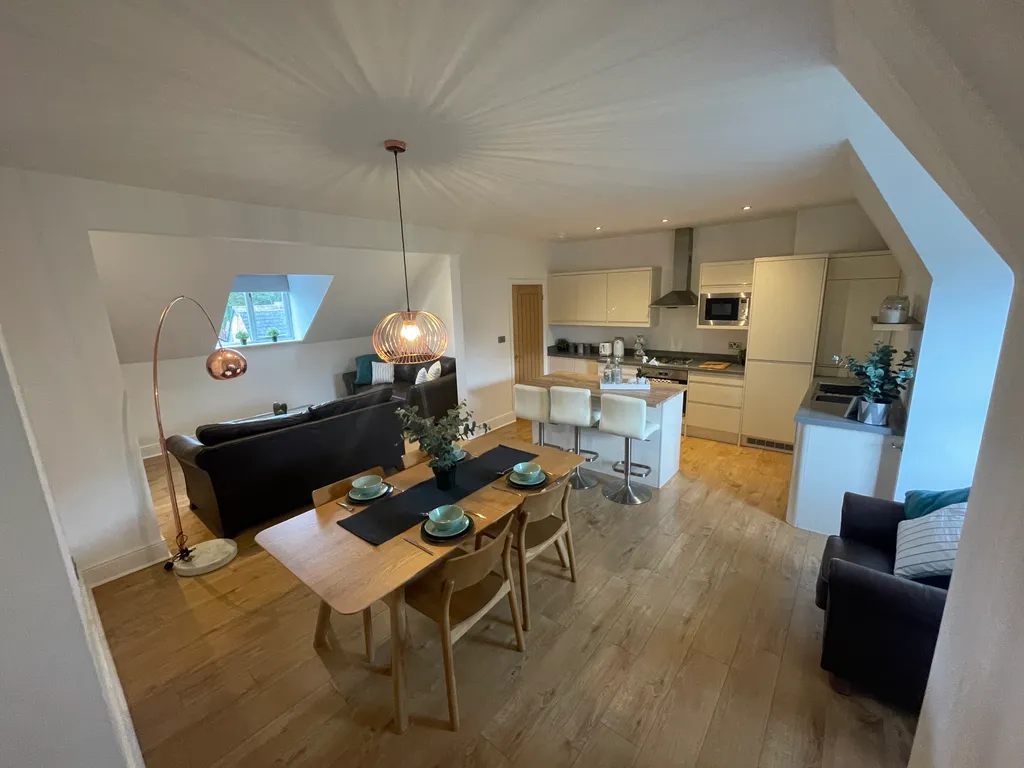 Apartment in Nottingham, The Park, Nottinghamshire - View 3