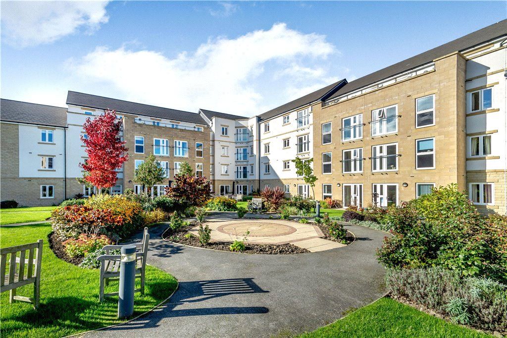 Property photo 1 of 12 Communal Gardens