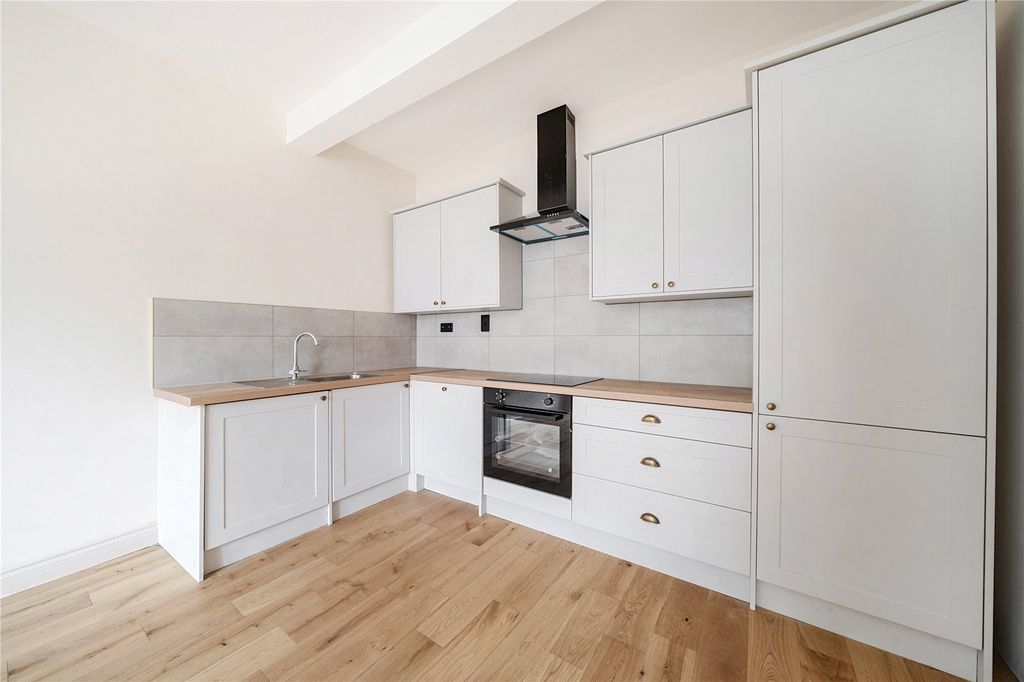 Property photo 2 of 12 Picture No. 13