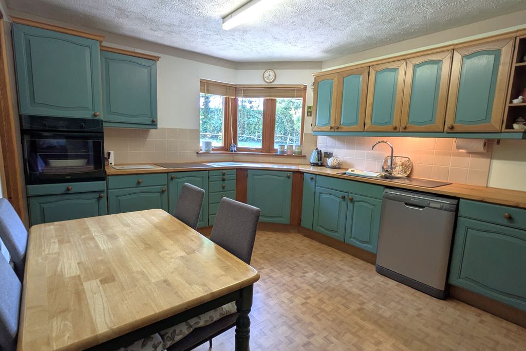 Property photo 3 of 27