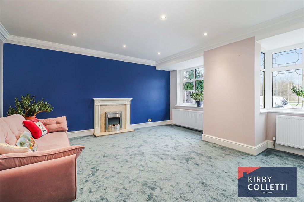 Property photo 2 of 39 Lounge