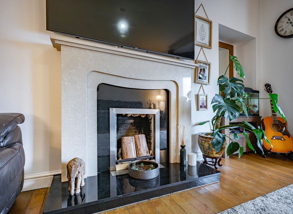 Property photo 3 of 43