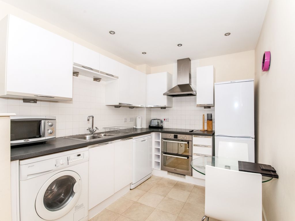Property photo 1 of 6 Kitchen1