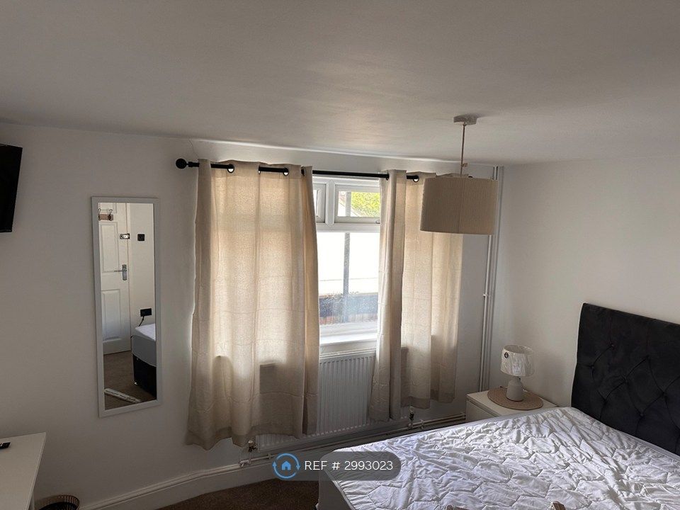 Property photo 1 of 3