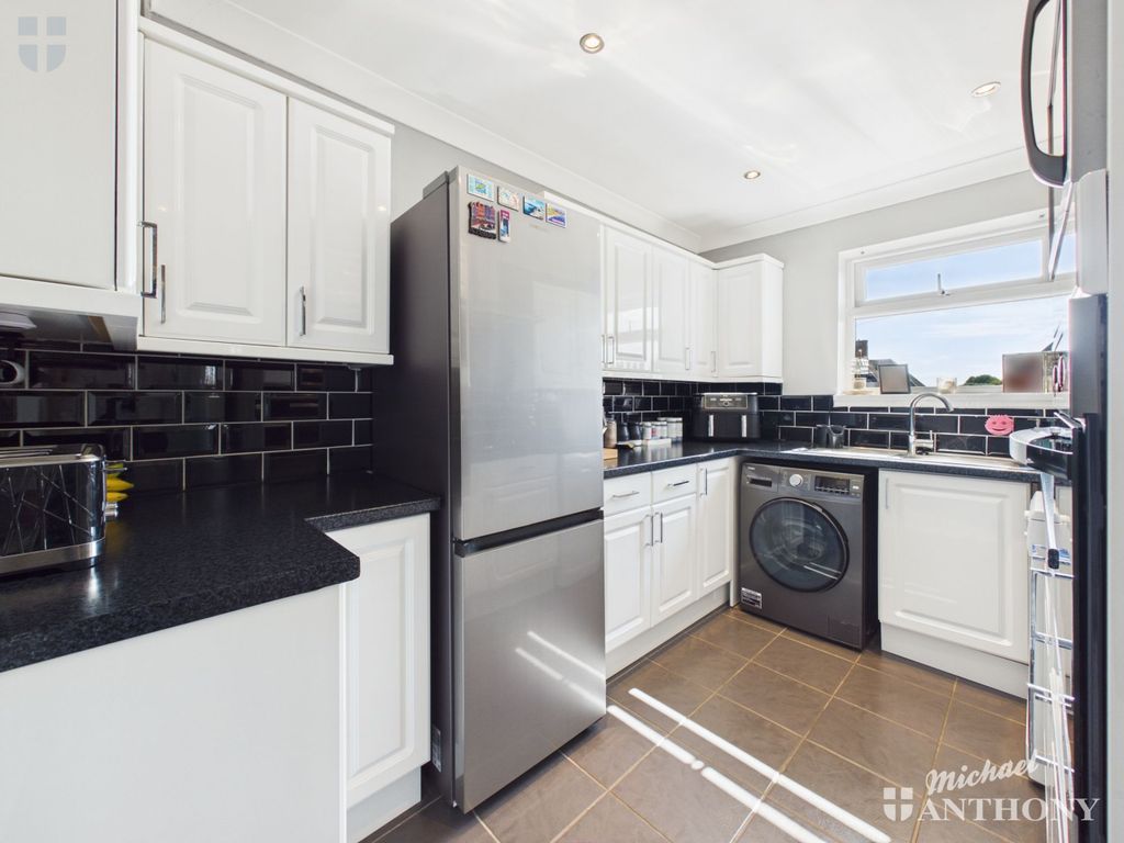 Property photo 2 of 8 Cam03852G0-Pr0743-Still006