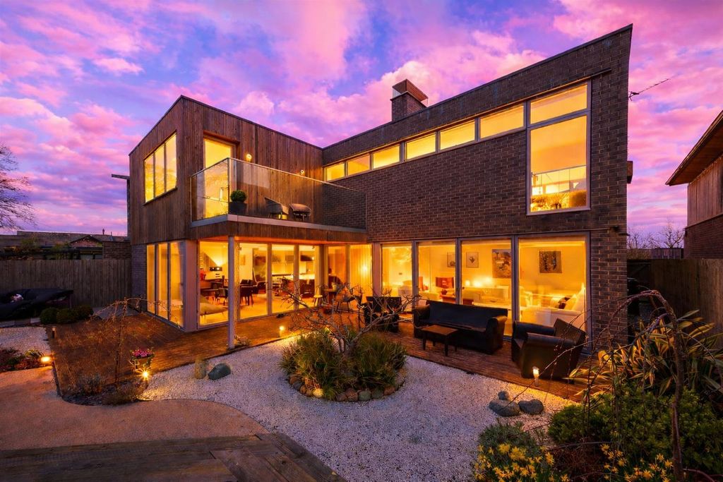 Property photo 1 of 52 The Rushes Ext.Jpeg