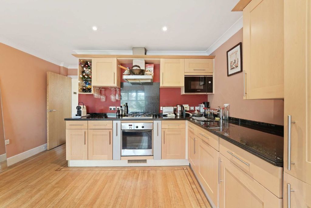 Property photo 3 of 6