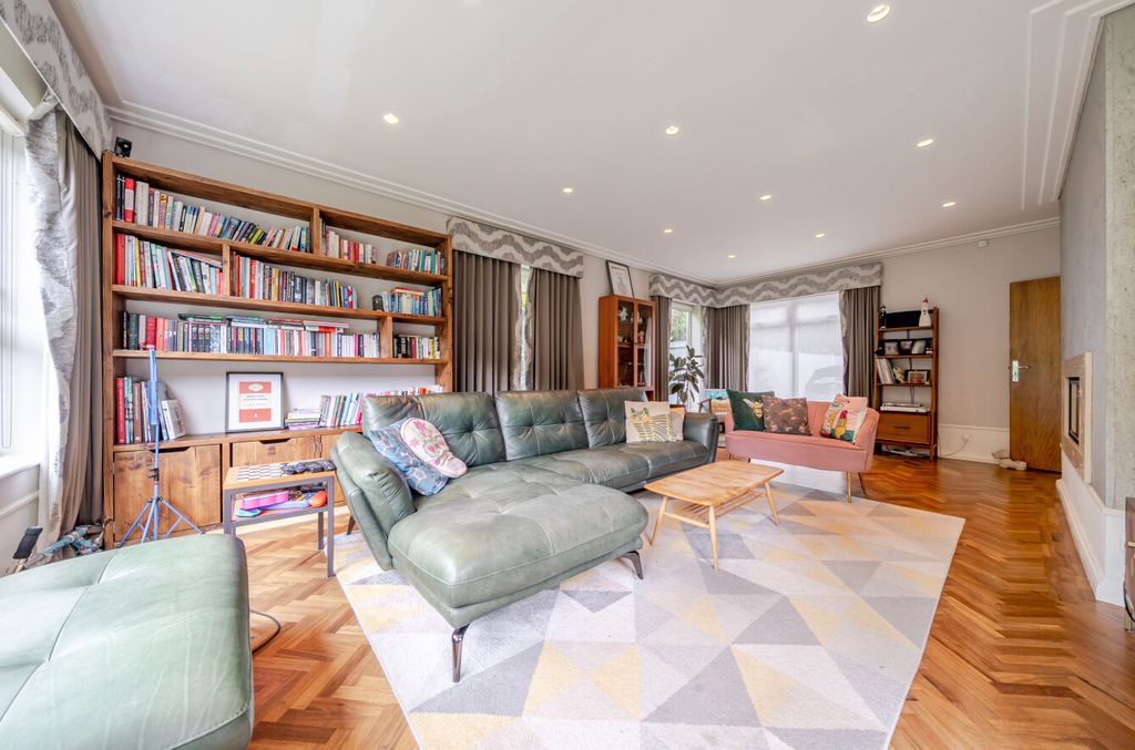 Property photo 3 of 32 1464614-11-6A0E11...