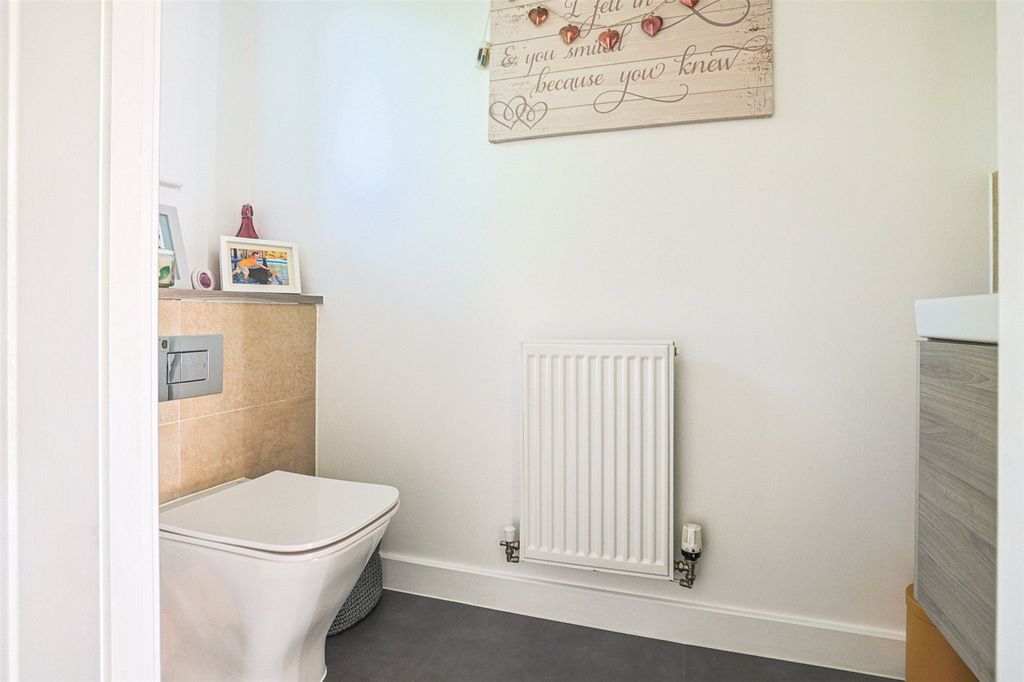 Property photo 3 of 32 Picture No. 04