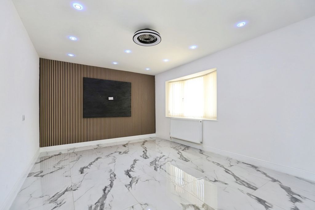 Property photo 3 of 20 Pbox-Img.Jpg