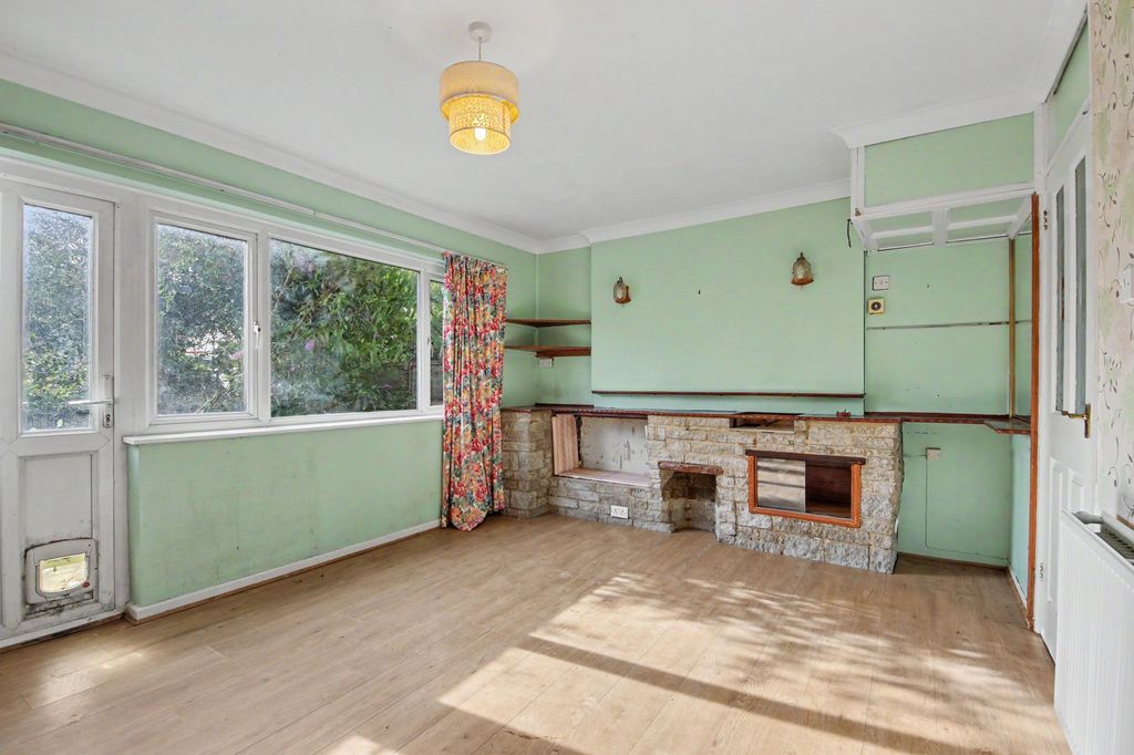 Property photo 2 of 8
