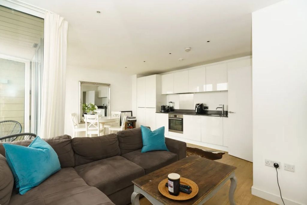 Property photo 3 of 11