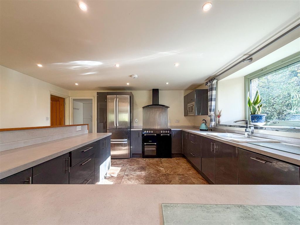 Property photo 3 of 22