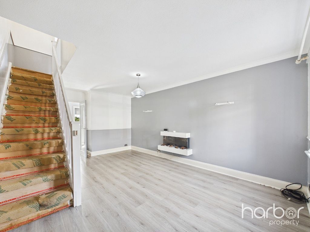 Property photo 2 of 15 5372975