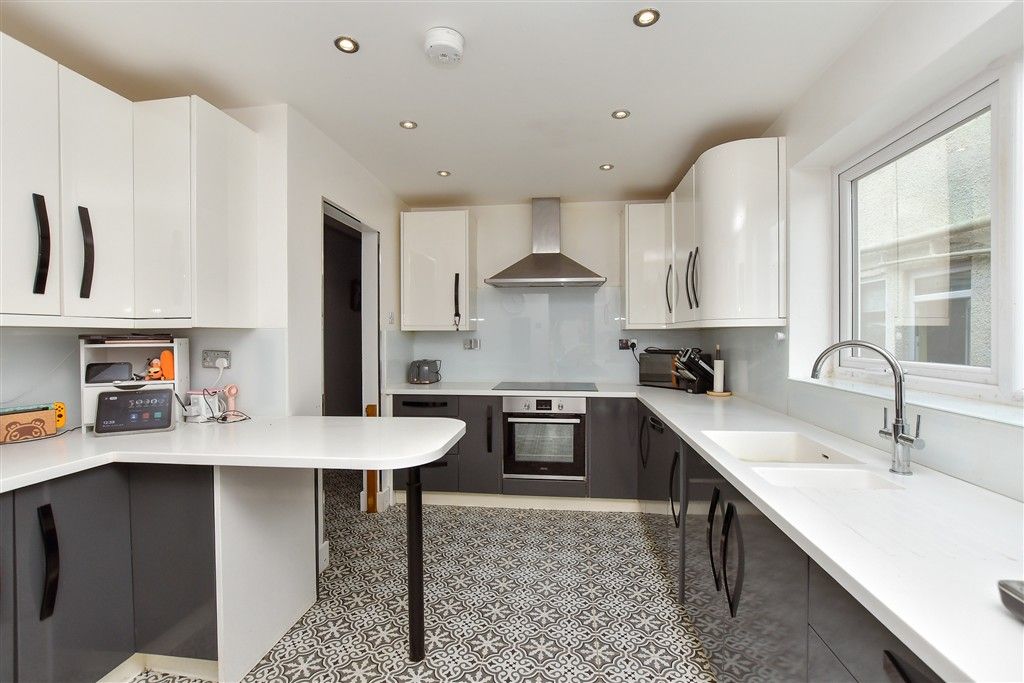 Property photo 1 of 17 Kitchen
