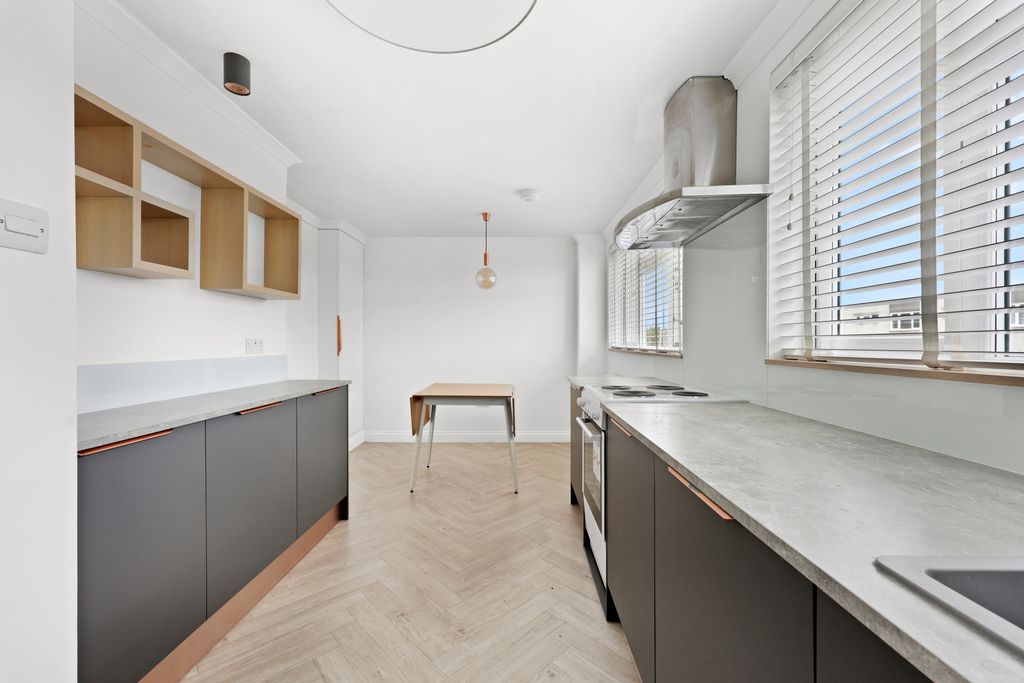 Property photo 2 of 16 Picture No. 12