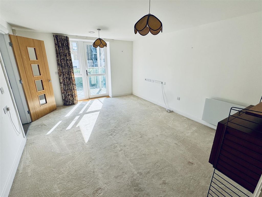 Property photo 2 of 14 For Sale By Aspire Residential | Heene Road