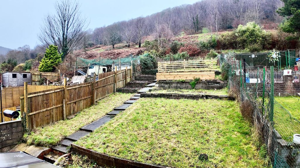 Property photo 2 of 33