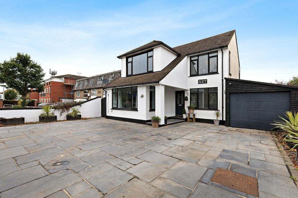 Property photo 2 of 21