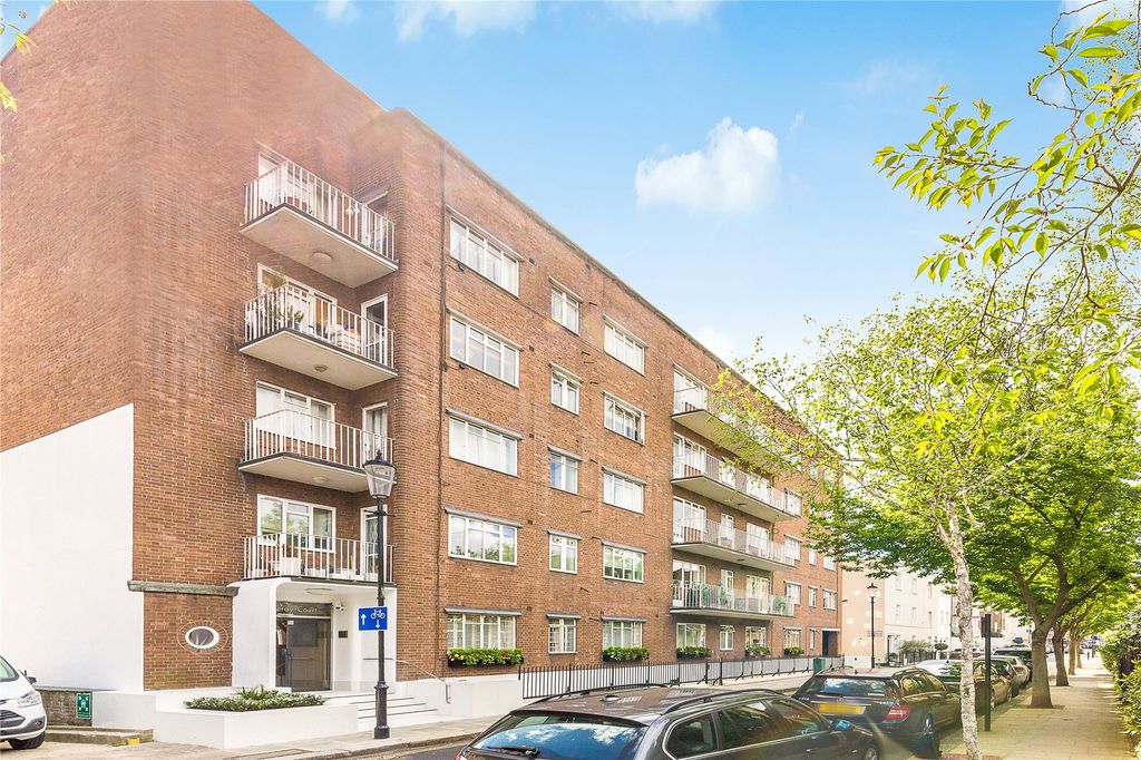 Property photo 2 of 8 Thackeray Court