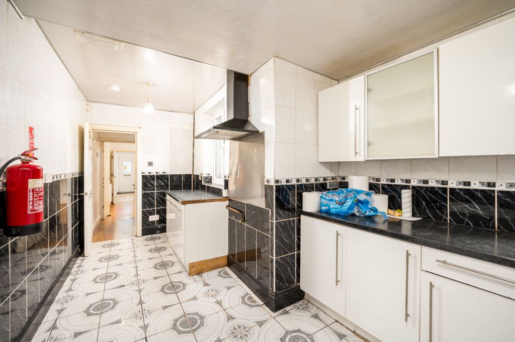 Property photo 1 of 25 09