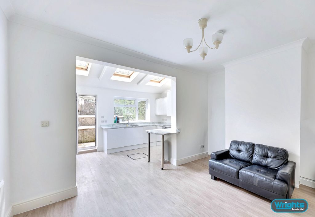 Property photo 2 of 16 Photo 1