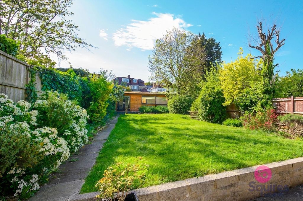 Property photo 3 of 28