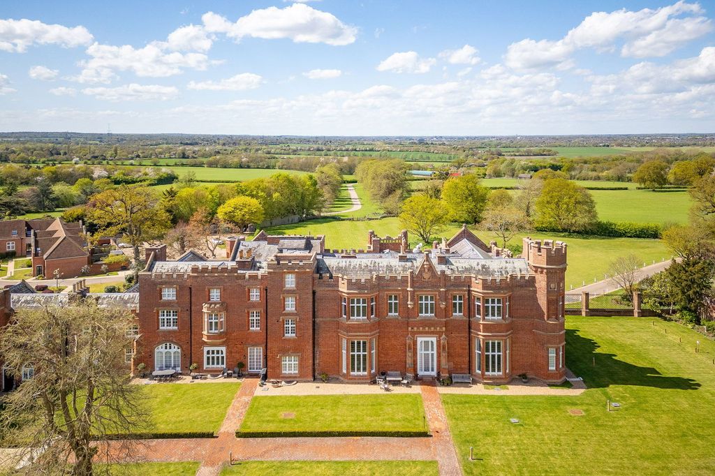 Property photo 1 of 33