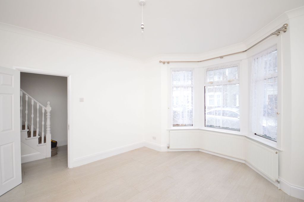 Property photo 1 of 9 3 Bedroom Terraced House To Rent