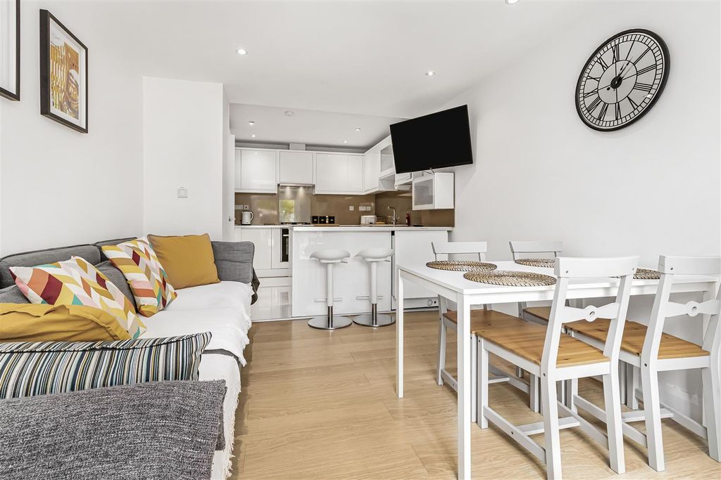 Property photo 3 of 13 27_41175.Jpg