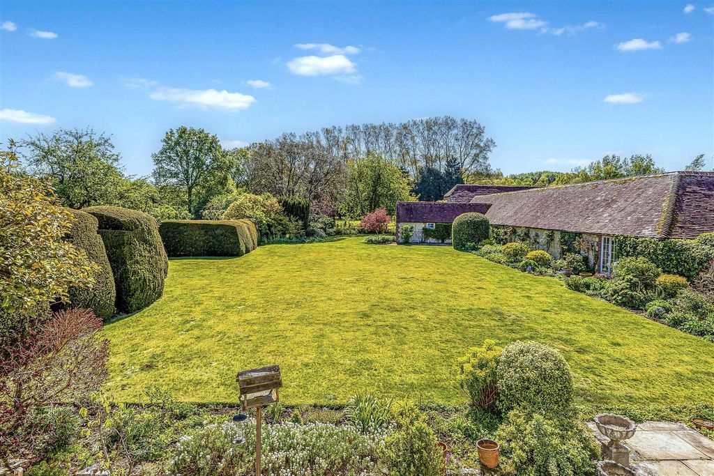 Property photo 2 of 32 Gardens
