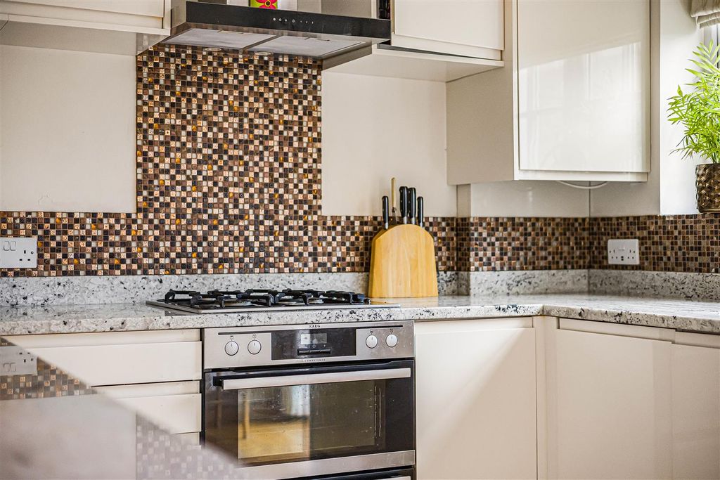 Property photo 3 of 22 Kitchen