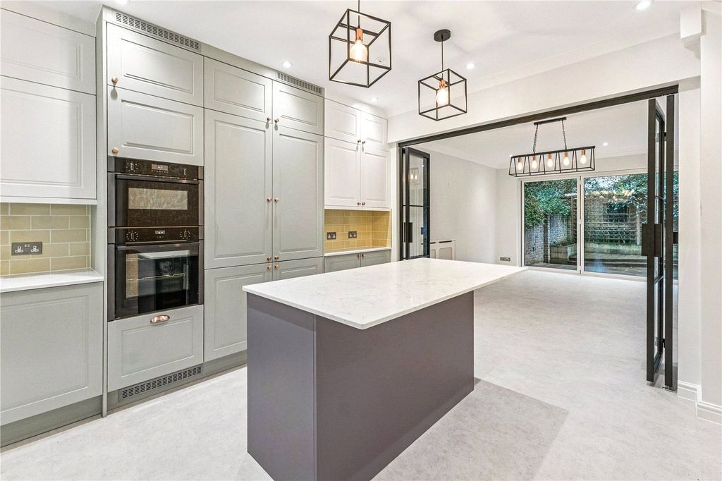 Property photo 2 of 17 Kitchen