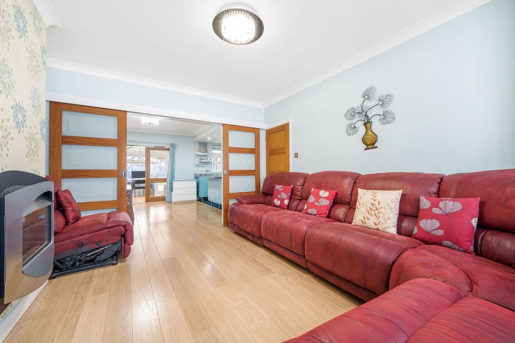 Property photo 3 of 17