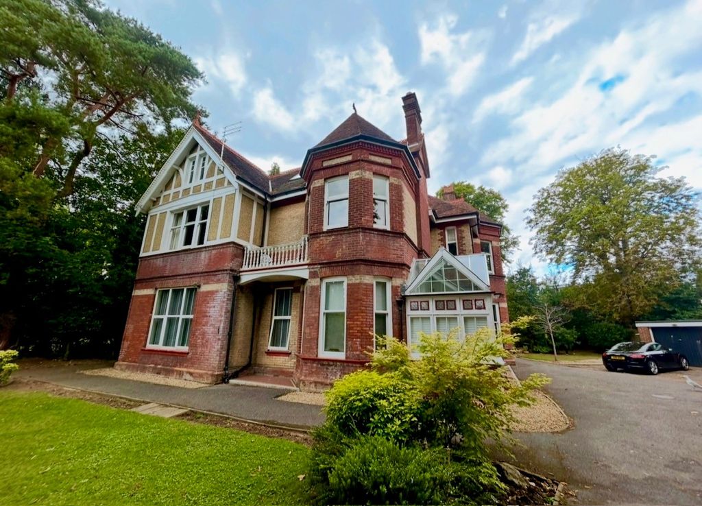 Property photo 1 of 11 Front