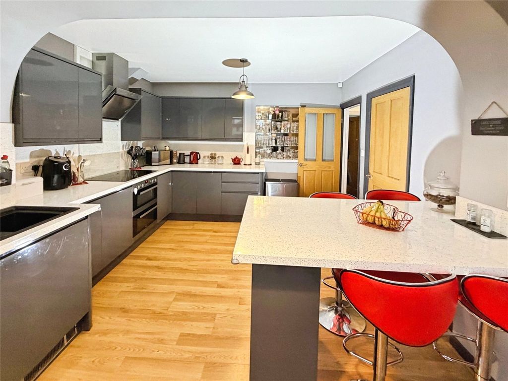 Property photo 2 of 22 Breakfast Kitchen