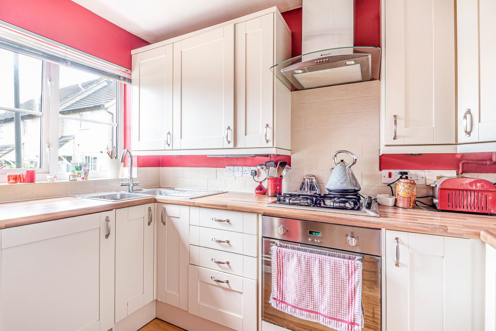 Property photo 2 of 8 Photo 02