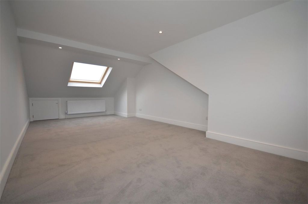 Property photo 3 of 22 Picture No. 24