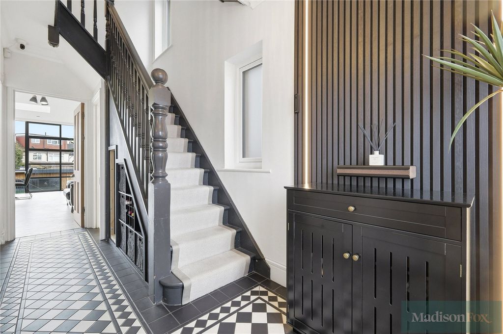 Property photo 2 of 35 Picture No. 20