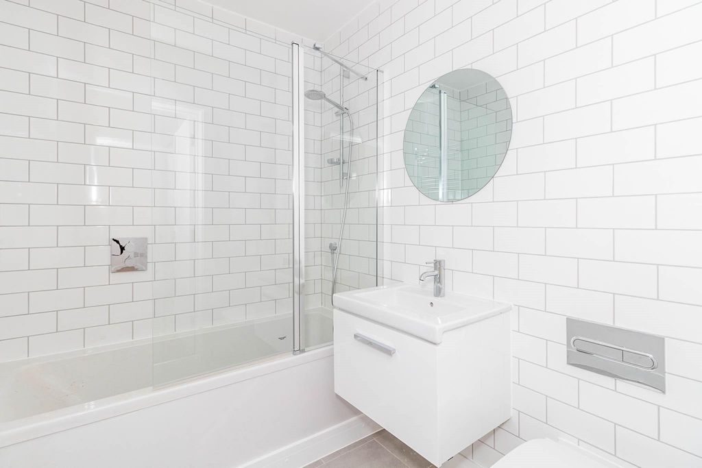 Property photo 2 of 9 Bathroom