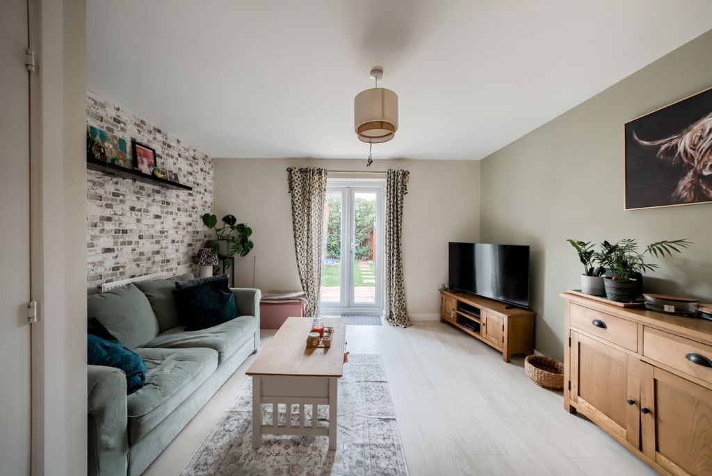 Property photo 3 of 17 Xh2A4302-Hdr(3)