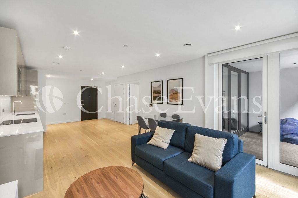 Property photo 3 of 10 Living