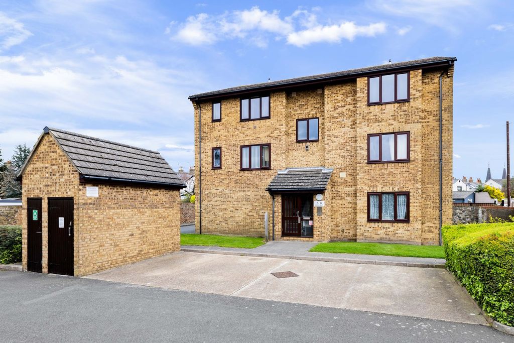 Property photo 1 of 8