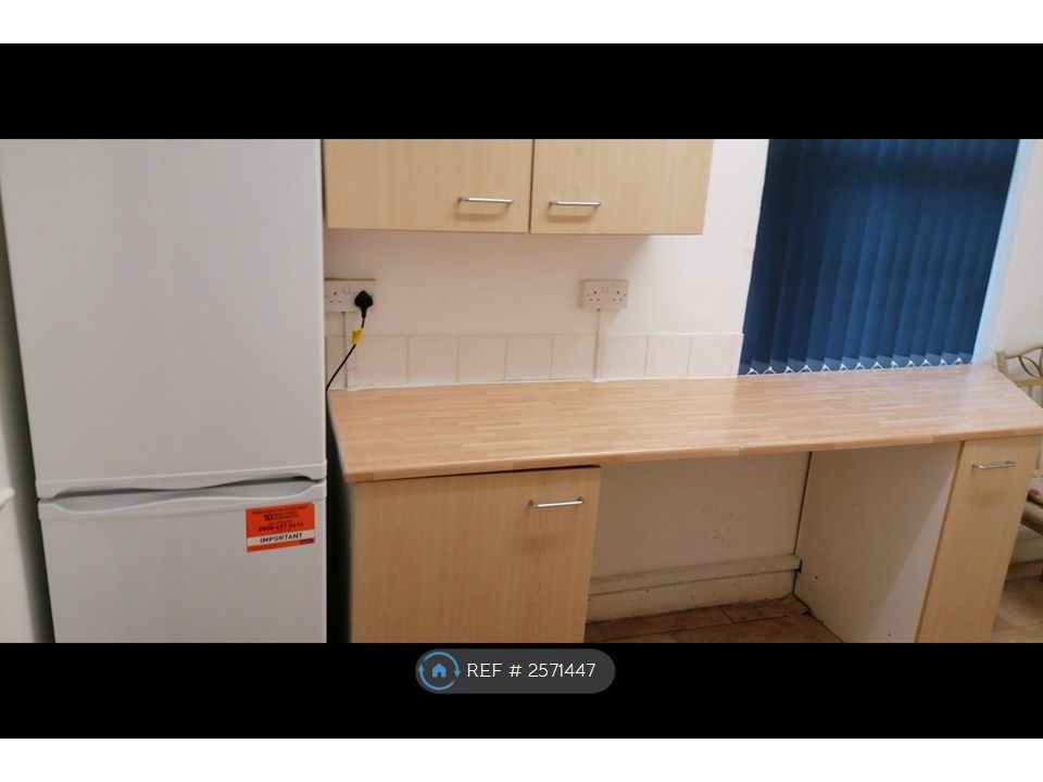 Property photo 2 of 28 Kitchen 4