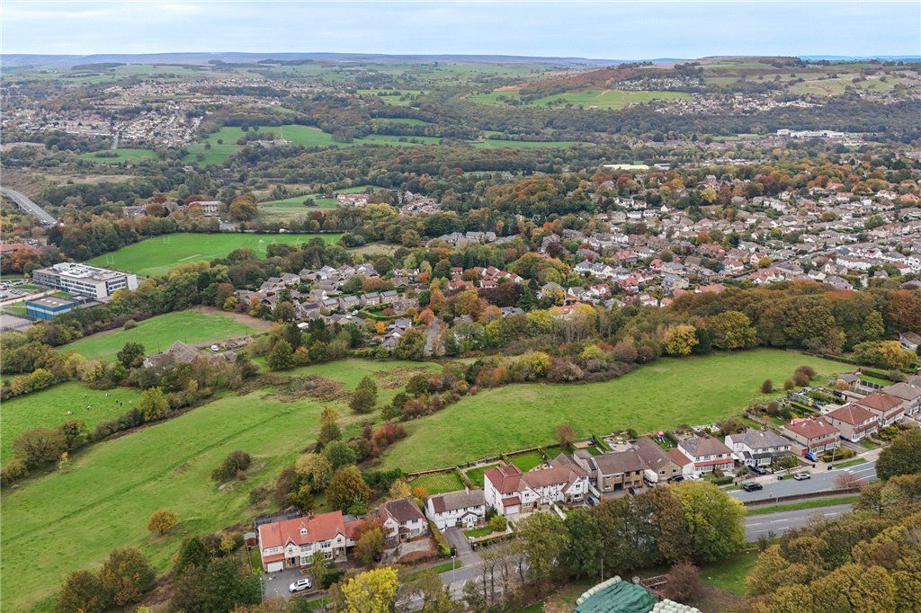 Property photo 2 of 34 Setting