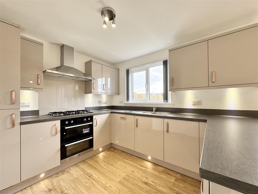 Property photo 2 of 16 Kitchen/Dining
