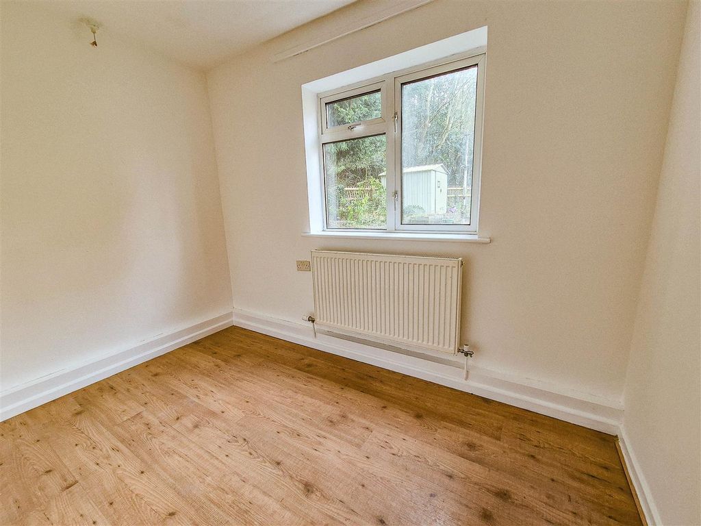 2 bed flat for saleSpringfields, Dursley GL11 photo 5